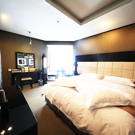 Xinjiang Yema International Clubhouse Hotel Урумки Екстериор снимка